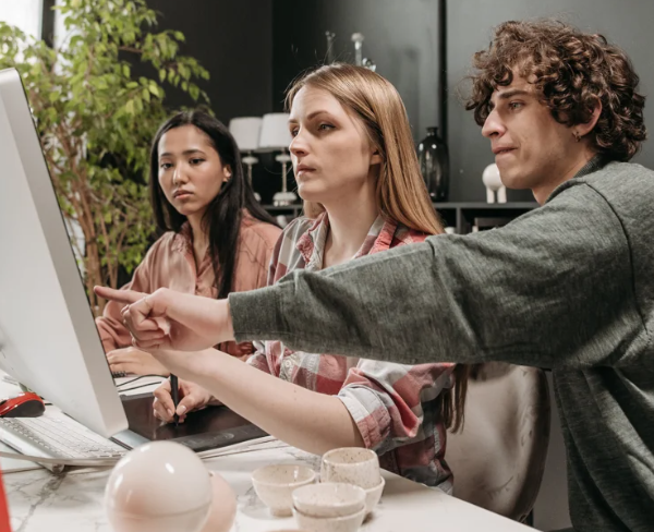A staff training platform simplifies employee onboarding, skills development, knowledge assessment, and corporate learning management in one system
