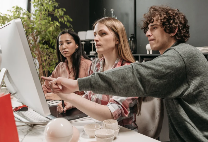 A staff training platform simplifies employee onboarding, skills development, knowledge assessment, and corporate learning management in one system